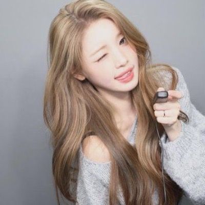 공 윤 아