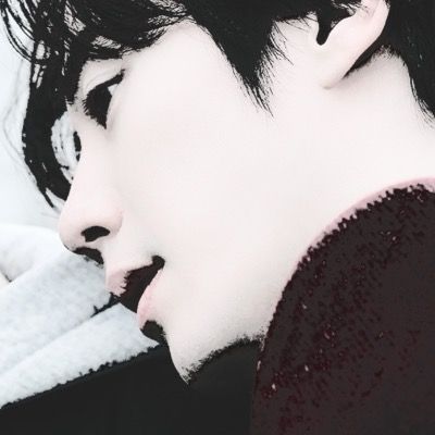︎