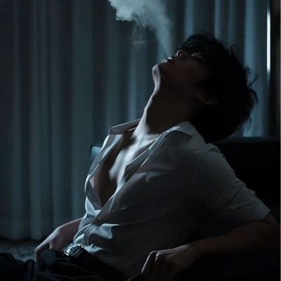 ︎