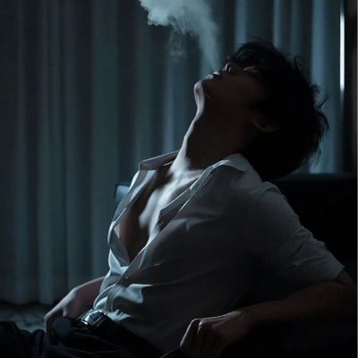 ︎