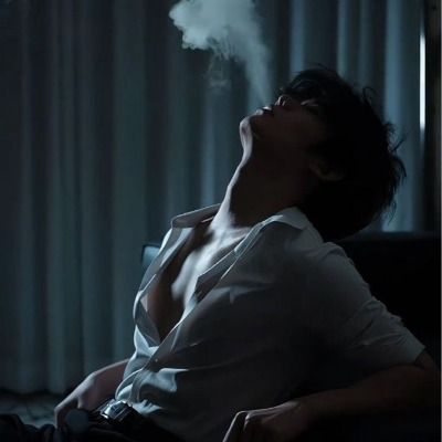 ︎