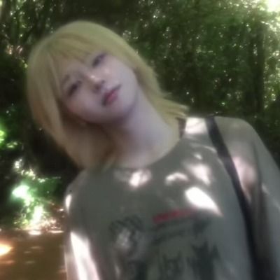 유아릱을 찬양하고 존경하고 좋아하고 사랑하고 귀엽게 느끼고 사랑스러워하고 완벽하게 대하는 세상에서 젤 이쁘고 귀엽고 미소녀이고 바부공주인 설하얀