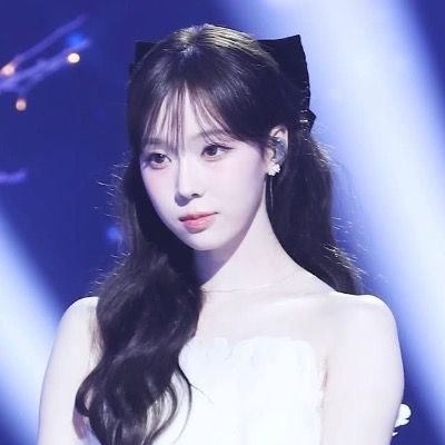 강유월